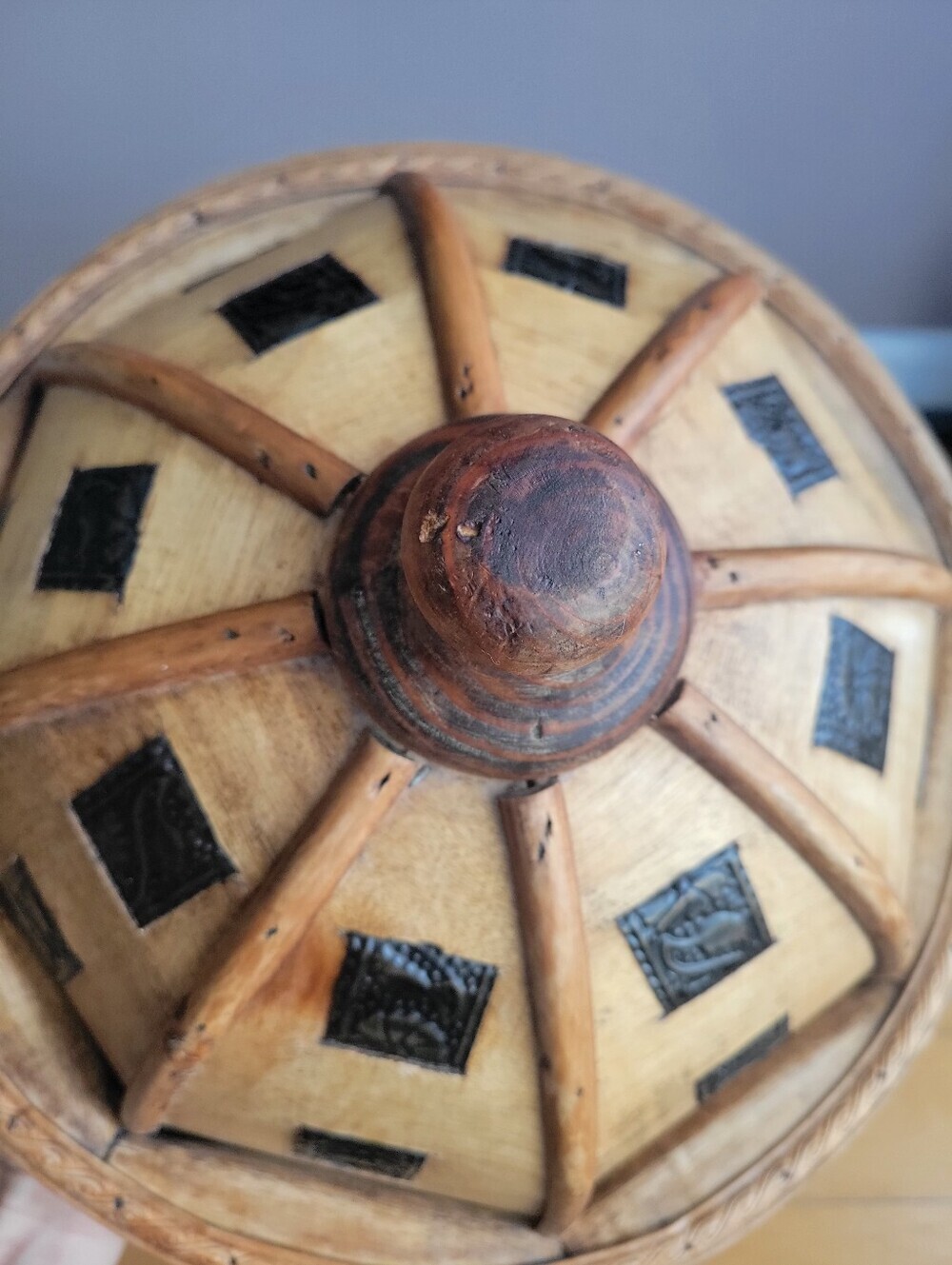 RARE VINTAGE WOODEN BUCKET CANISTER CYLINDER SHAPE LID DESIGN FLOWERS METAL 15.5 - Picture 7 of 16